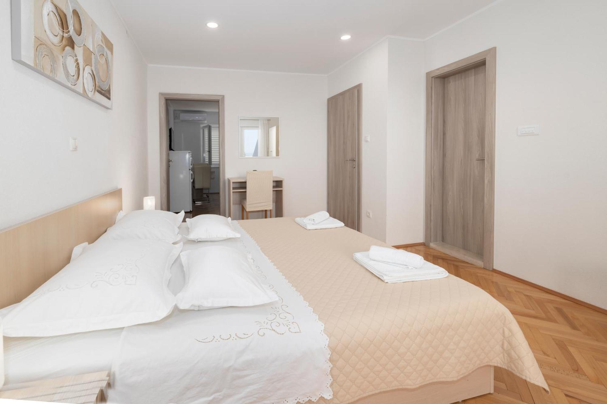 Apartmani Marta Tučepi Oda fotoğraf